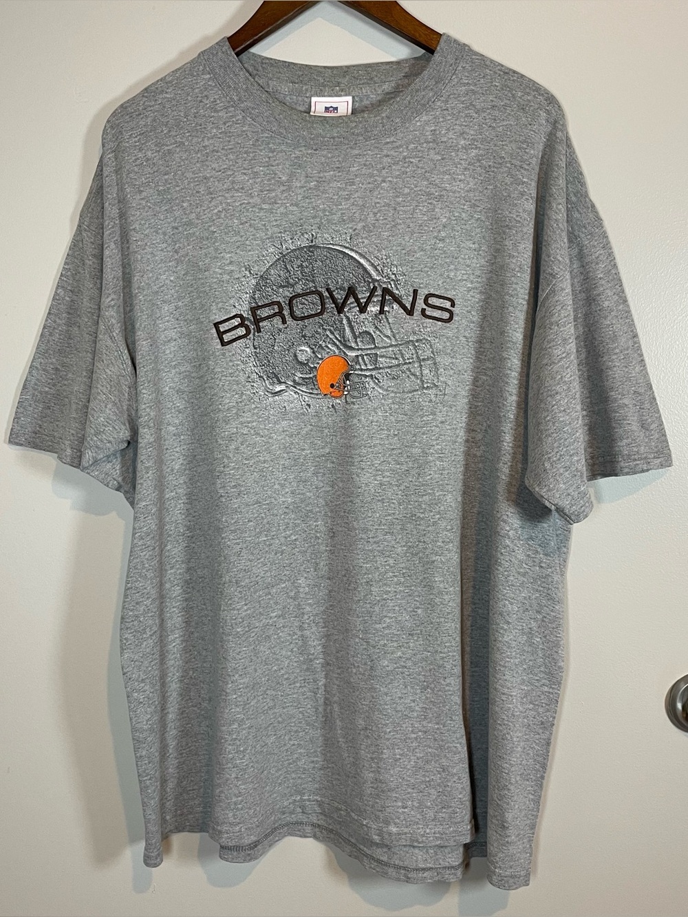 NFL Cleveland Browns Embroidered Gray size 2XL Football Graphic T-shirt
